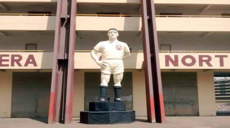 Universitario:  Estatua de ‘Lolo’ Fernández  fue reubicado a  la tribuna norte del Monumental
