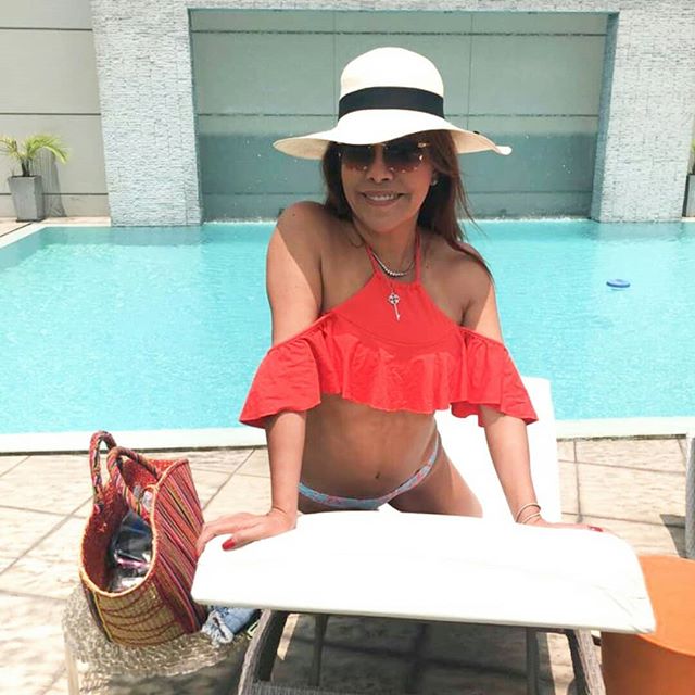 Magaly Medina  se luce en bikini