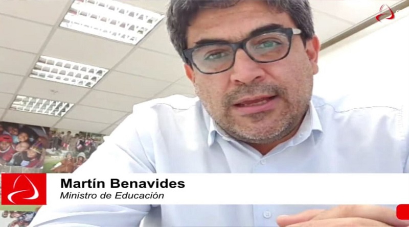 Ministro Benavides no sabe cómo los escolares pasarán o no de año [VIDEO]
