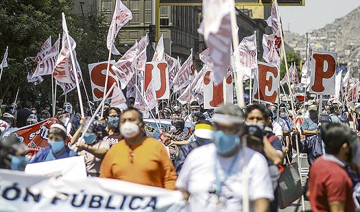 SUTEP protesta por la inscripción del sindicato de Pedro Castillo