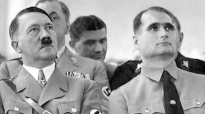 Hitler habría sido homosexual y aseguran que tuvo una relación con Rudolf Hess