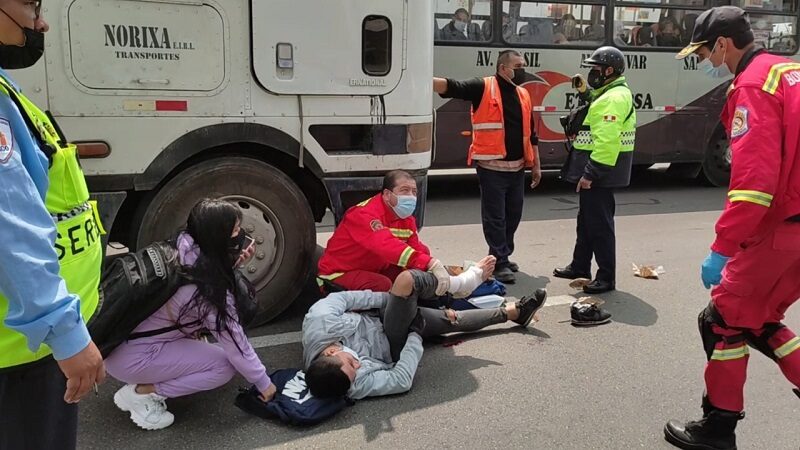 Accidente: motociclista herido se salvó de ser arrollado por tráiler
