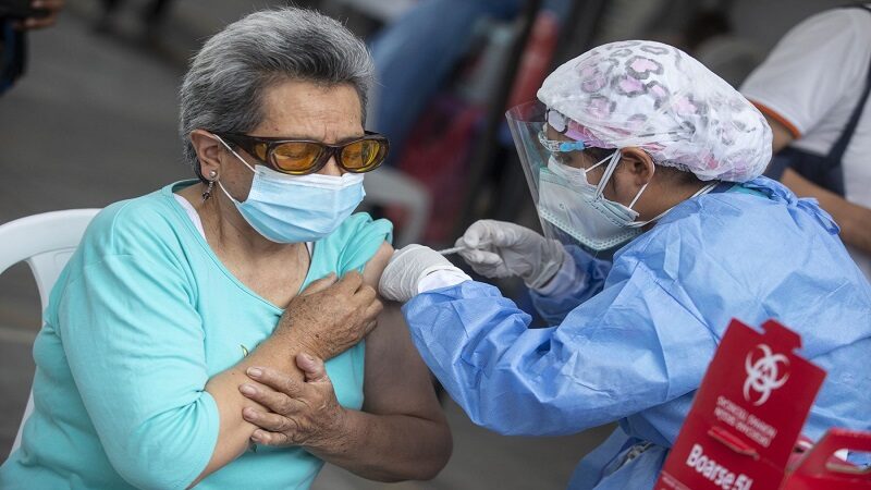 Minsa: inician vacunación de la 4 ° dosis a mayores de 70 años de Lima y Callao