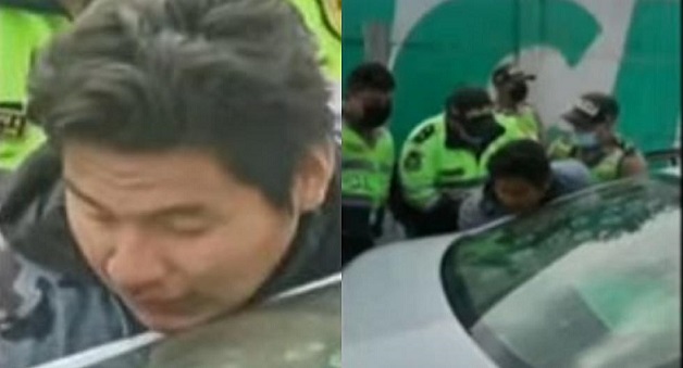 Sujeto baja de auto y apuñala a mujer policía que dirigía el tránsito