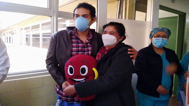 Huancayo: mamá le dona riñón a su hijo y le salva la vida [FOTOS]