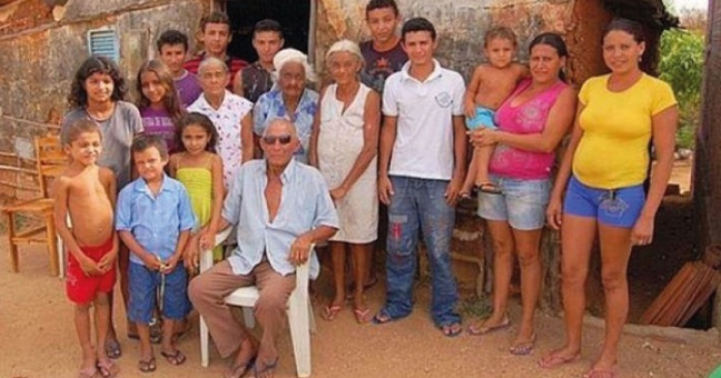 Tiene 50 hijos tras su unión con dos esposas, cuñada y hasta su suegra